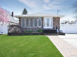 202 N Walnut St, Massapequa, NY 11758