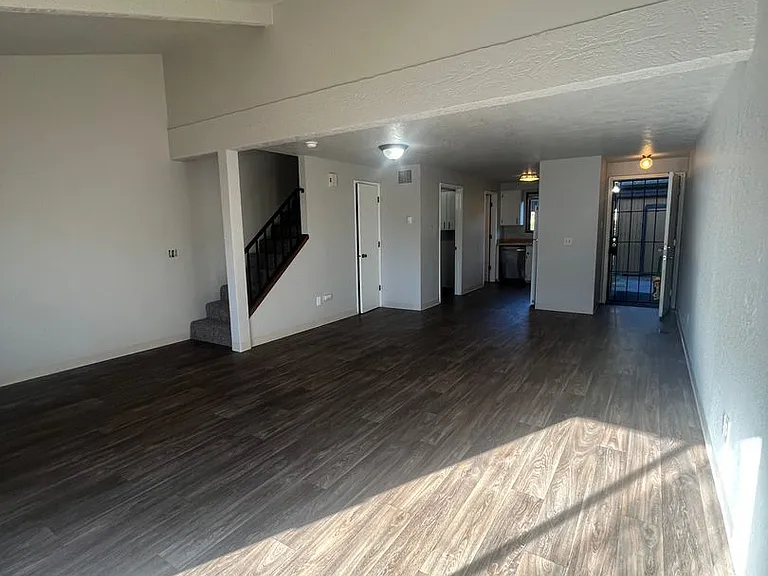 329 S 40th Pl #B — Photo 1