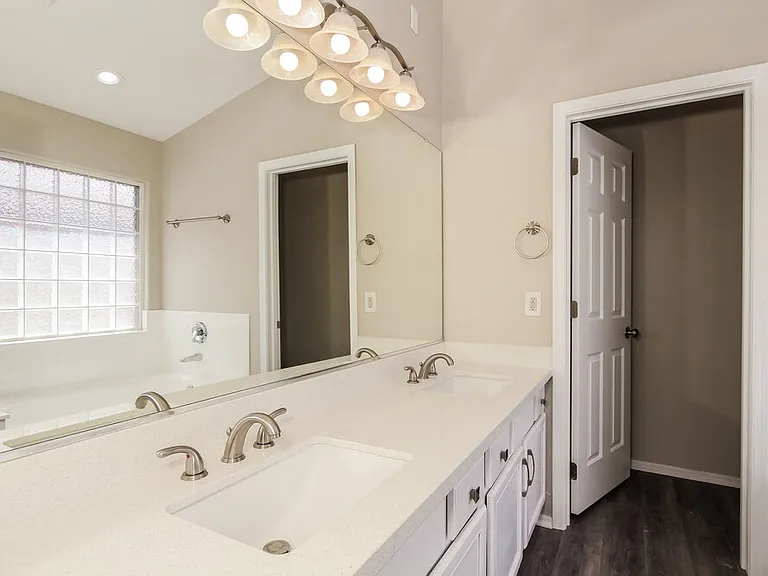 1652 N Serina — Photo 9
