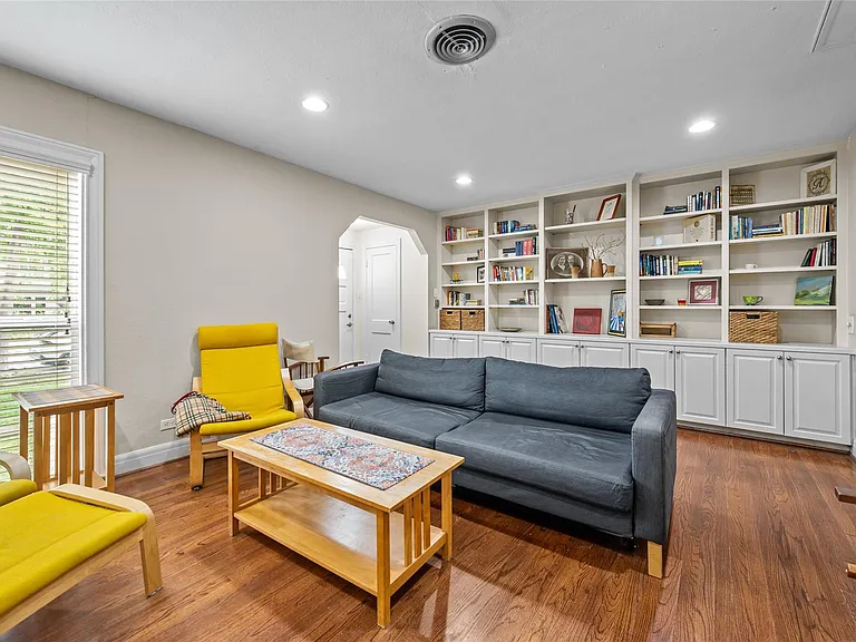2311 Addison Rd — Photo 29