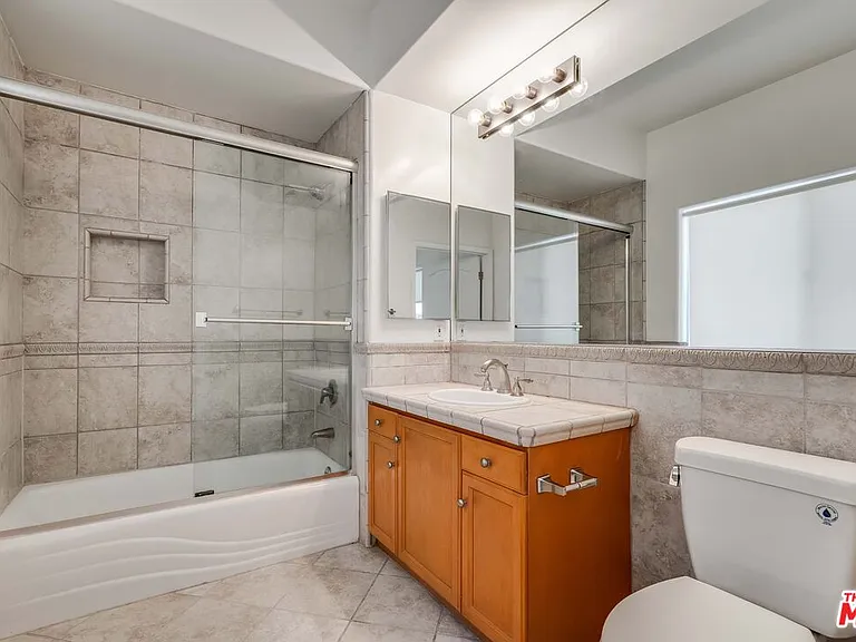 2335 S Bentley Ave #201 — Photo 10