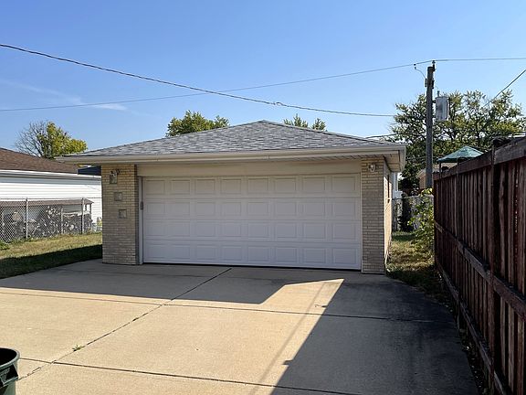 3rd image of 4821 N Knight Ave