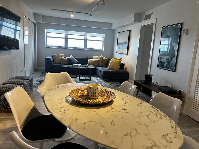 1881 Washington Ave #11 — Photo 2