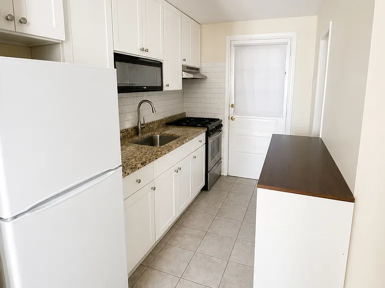 17 Burlington St #1 — Photo 4