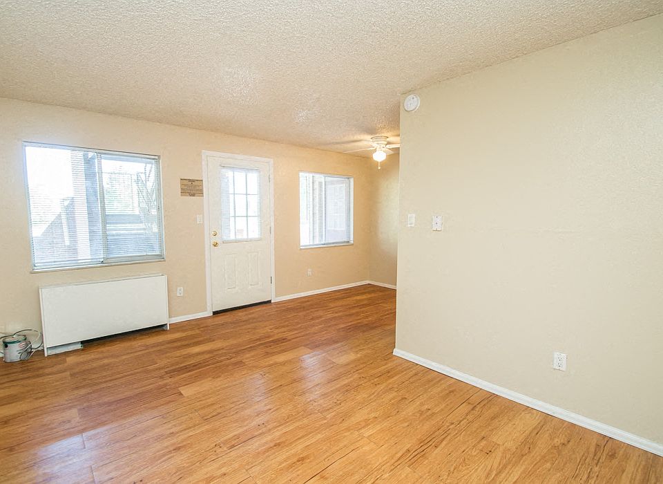 3161 Madison Avenue P218 Living Room