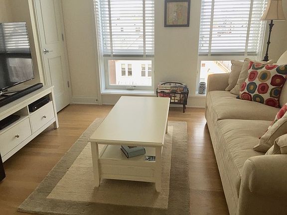 4th image of 1253 W Diversey Ave #3W