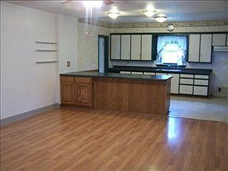 2nd image of 206 W 2nd Ave