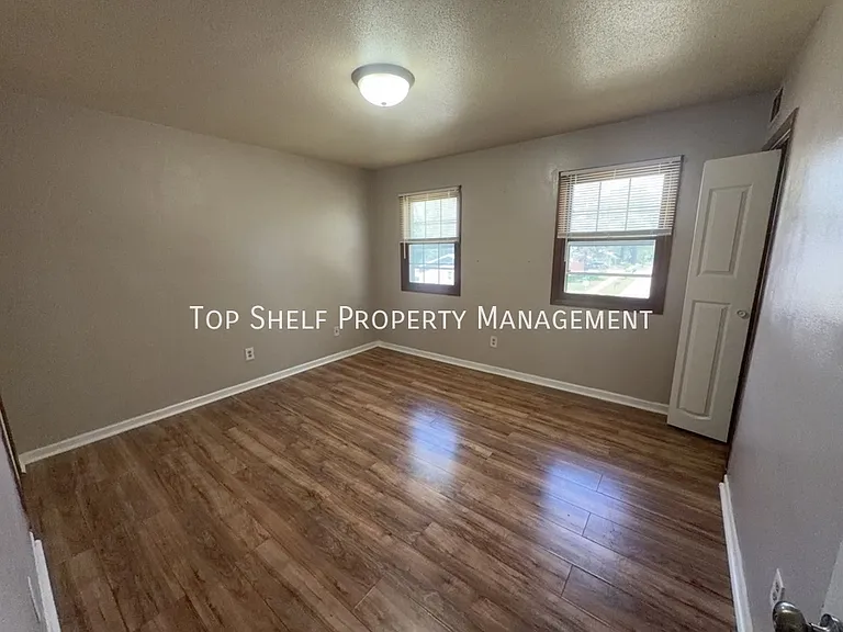 521 Hart Ave — Photo 6