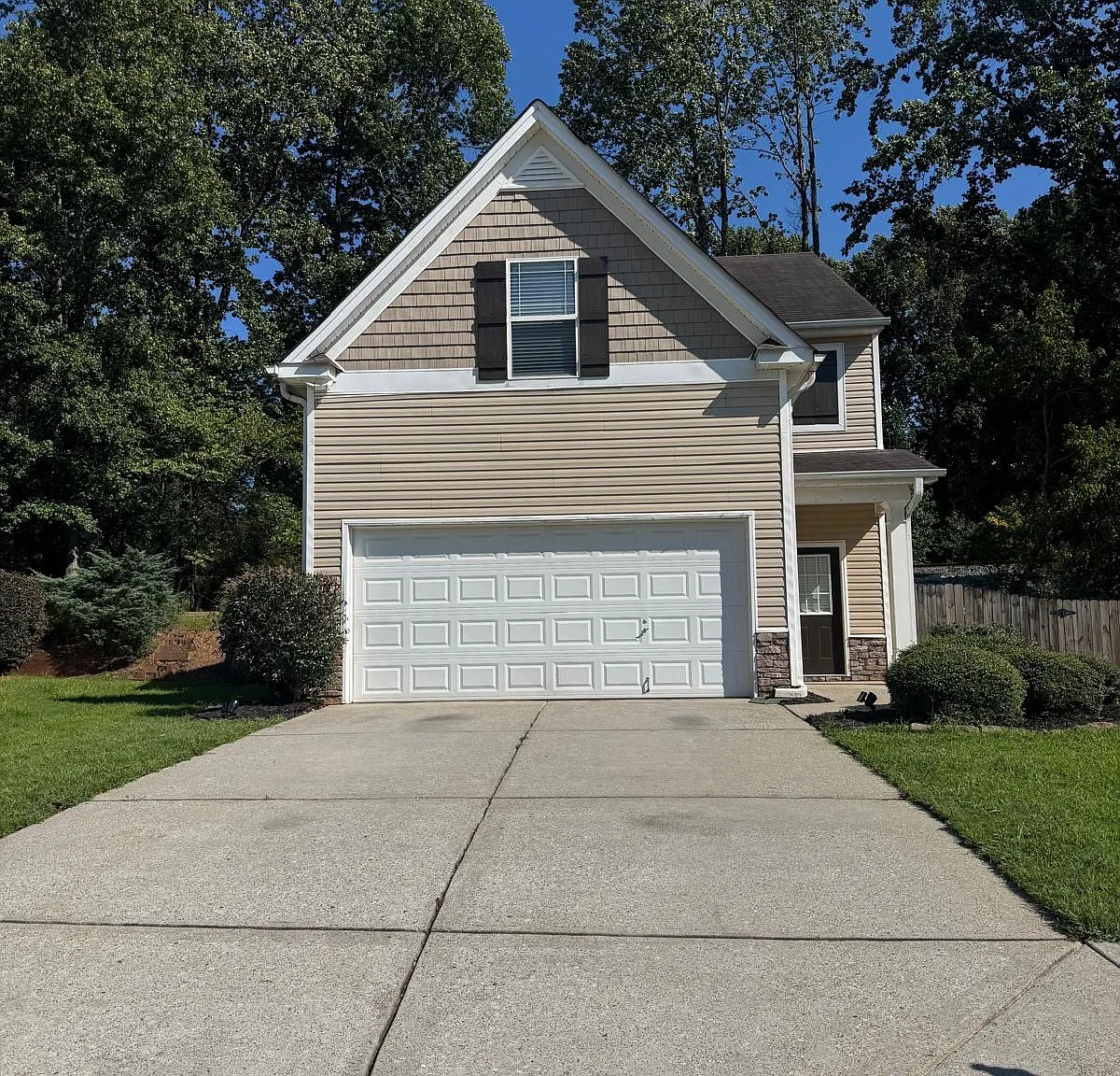 4 bed, 1711 sqft, $2,500 — Photo 1