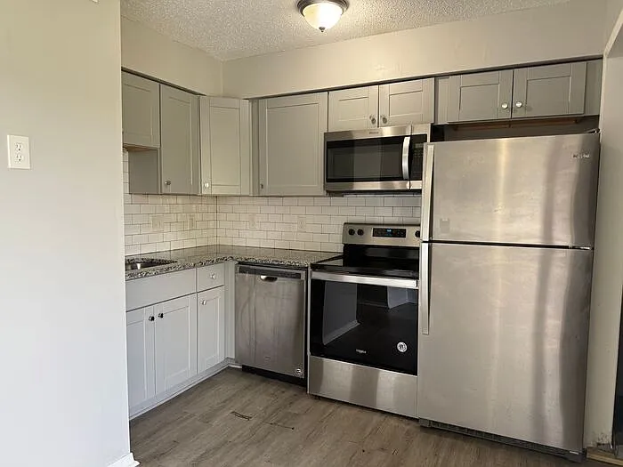 1029 Harold Dr — Photo 12