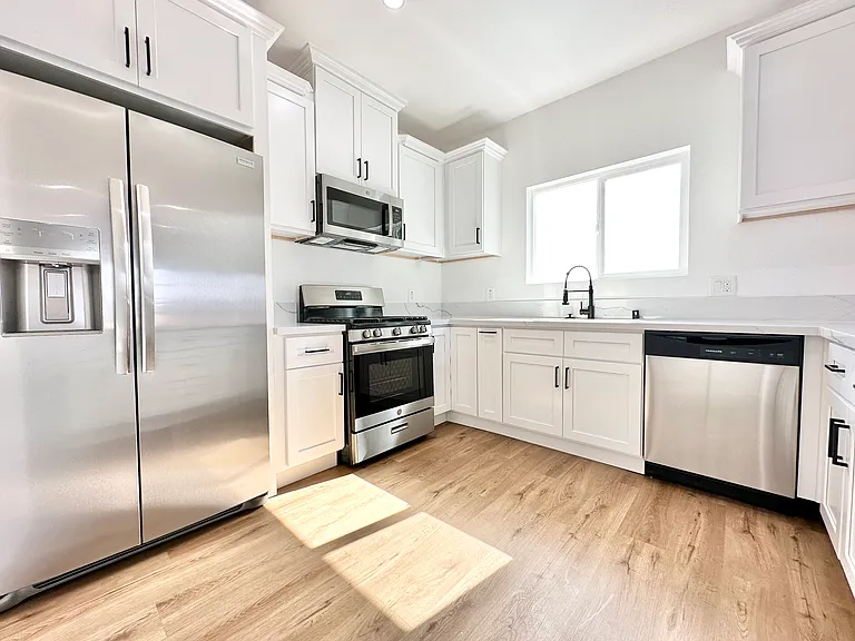 2837 S Bronson Ave #8 — Photo 3