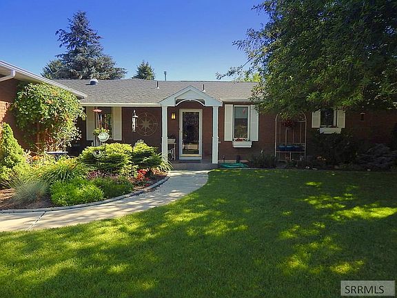 2nd image of 332 Lariat Ln
