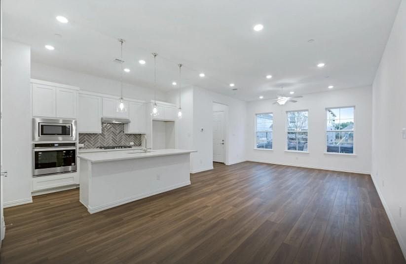 Living & Kitchen