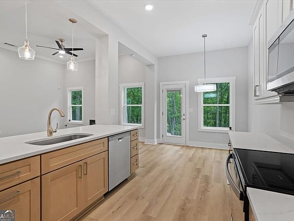 5th image of 3902 Bouldercrest Rd SE