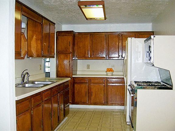 5th image of 202 West Ave