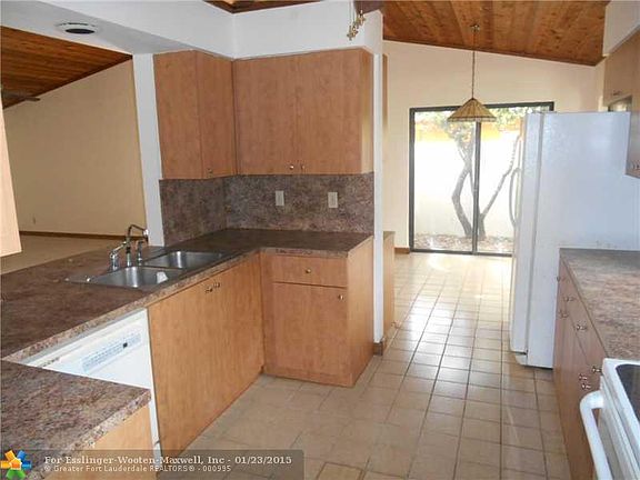 3rd image of 6880 NW 45th St