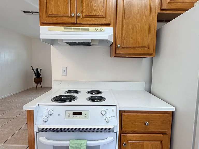 912 La Salle Ave — Photo 4