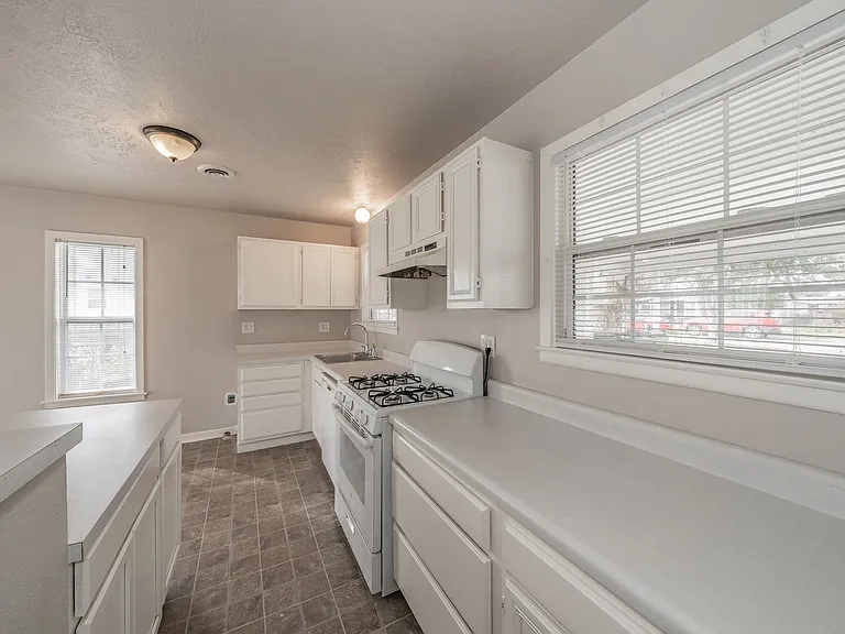 5805 Aton Ave — Photo 14