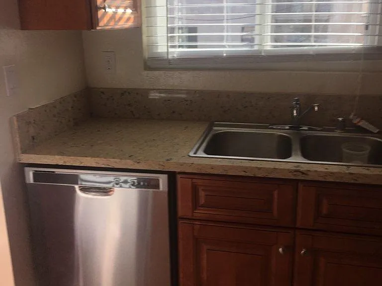 468 E Verdugo Ave — Photo 3