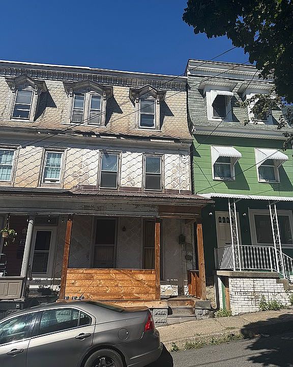 1st image of 910 N Orange St