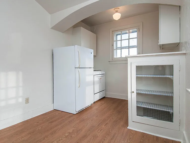5646 Hobart St #4 — Photo 12