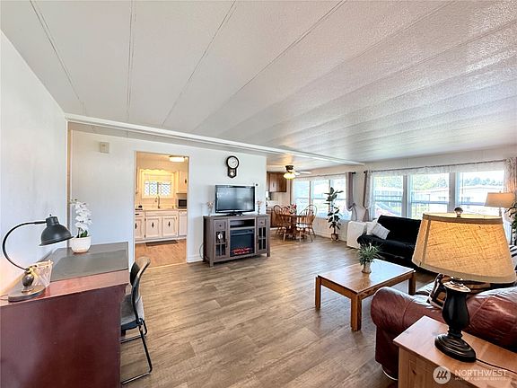 4th image of 1417 Alonda Lane NE