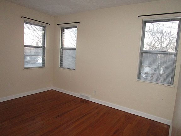 3rd image of 5057 Leavenworth St