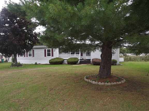 3rd image of 2 Lakeside Drive