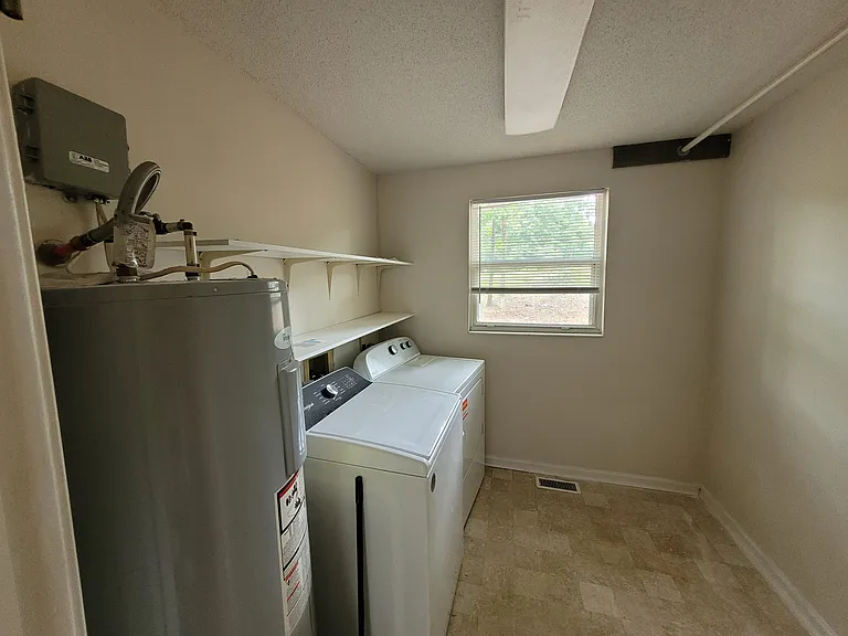 104 Corgy Dr — Photo 11