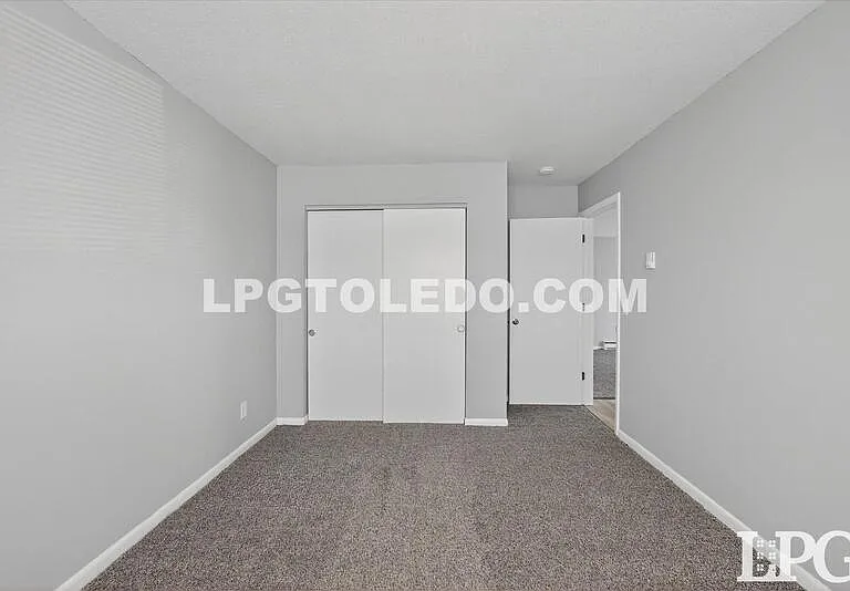 3348 Arlington Ave #8 — Photo 12