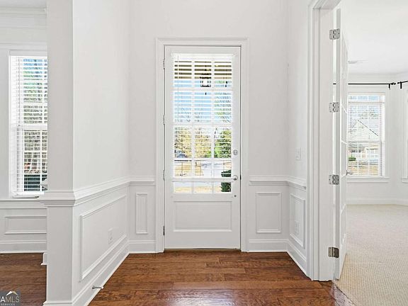 4th image of 1055 Reece Rd