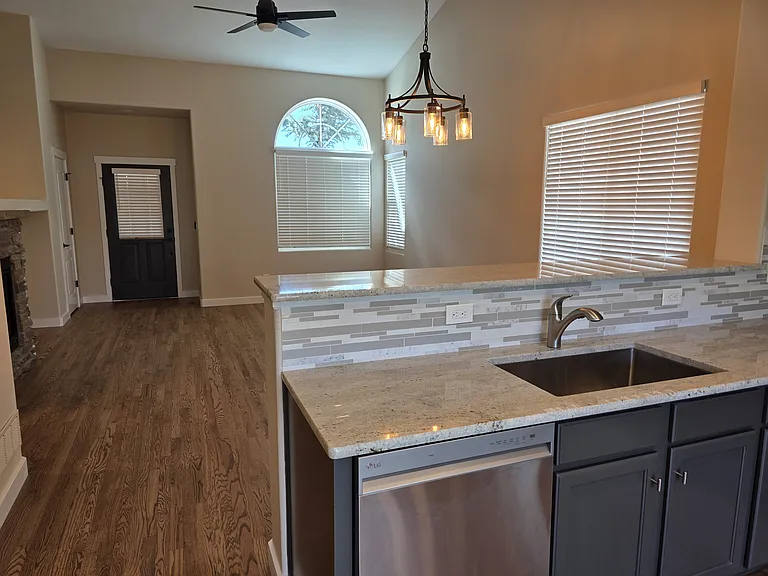 Kitchen/dishwasher