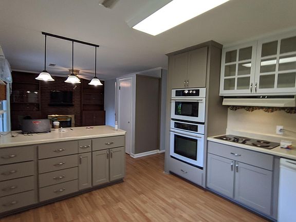 3rd image of 864 Hutcheson Dr