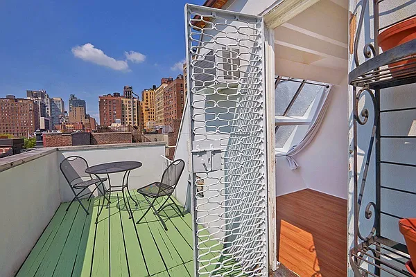 Rented by Keller Williams NYC | media 27