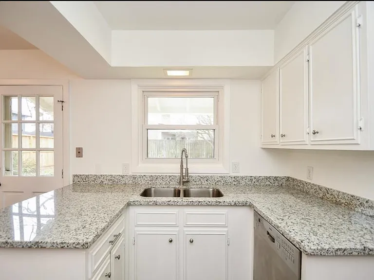 5437 Schumacher Ln — Photo 8