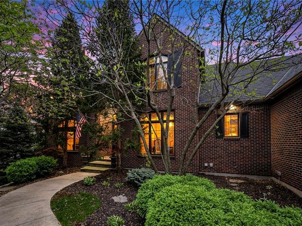 10811 W 140th Ter, Overland Park, KS 66221