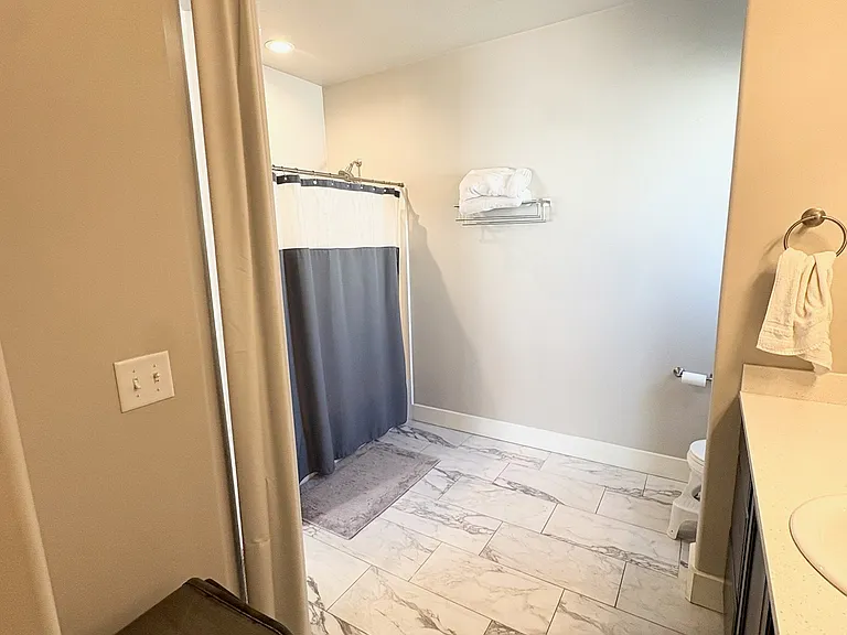 1128 N Coachman Ln — Photo 17