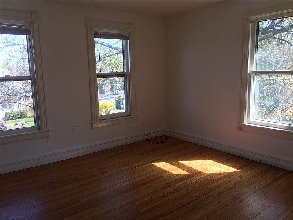 1st image of 11 McMaster St #2