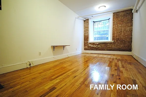 Rented by LJ Sloane Management | media 37