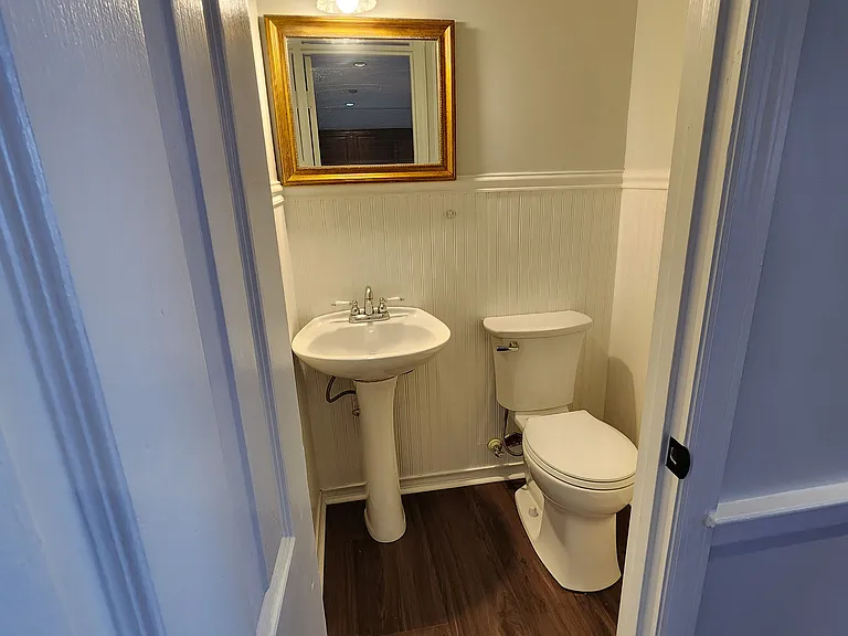 Guests Half bath