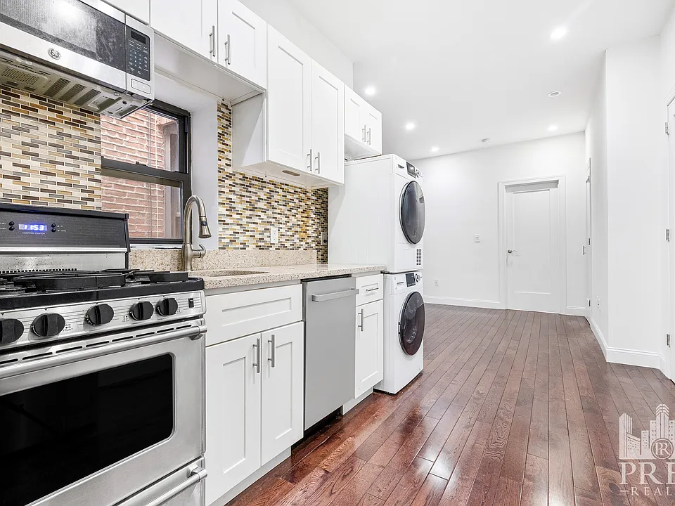 174 E 85th St #3D