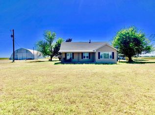 21530 E 1120th Rd, Foss, OK 73647