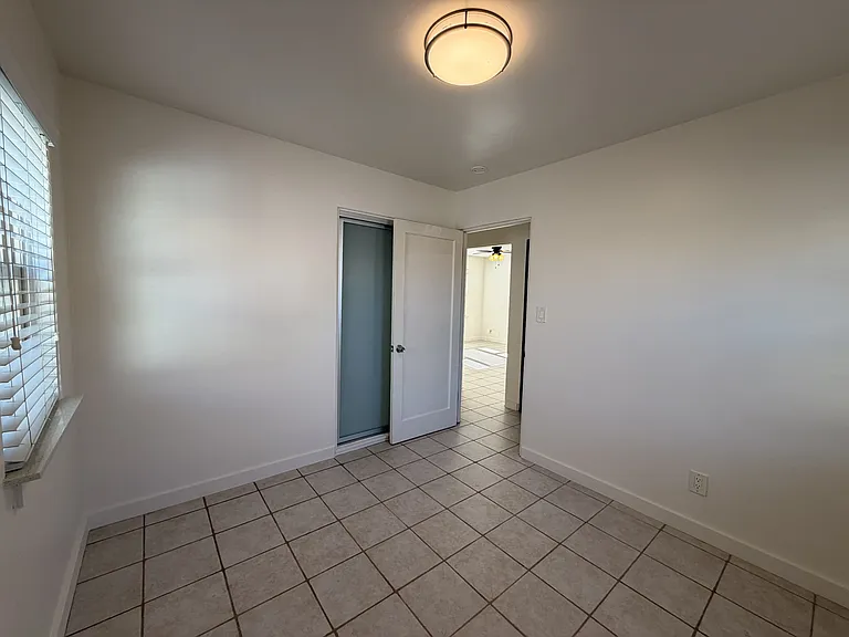 4355 1/2 Kansas St — Photo 17
