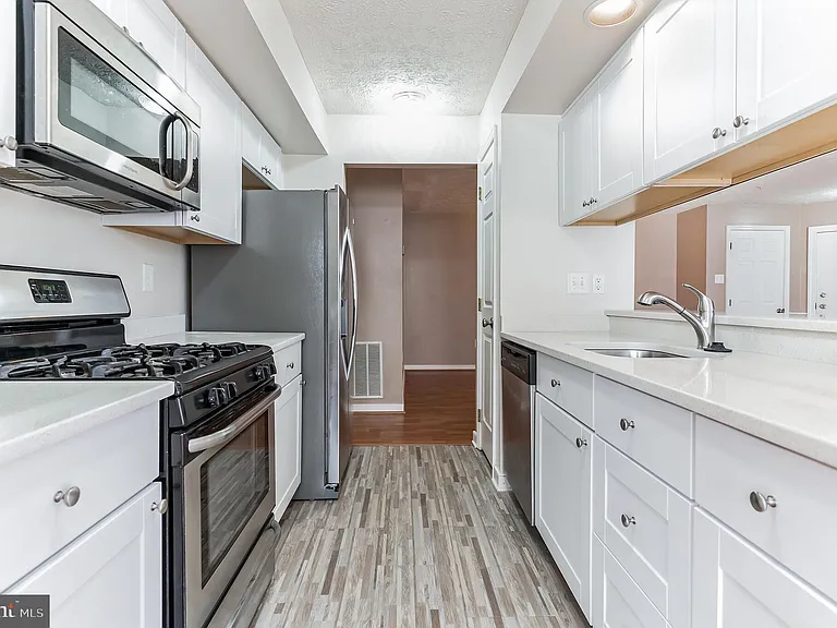2405 Forest Edge Ct #103 — Photo 16