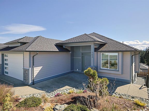 2nd image of 163 Golden Oaks Cres