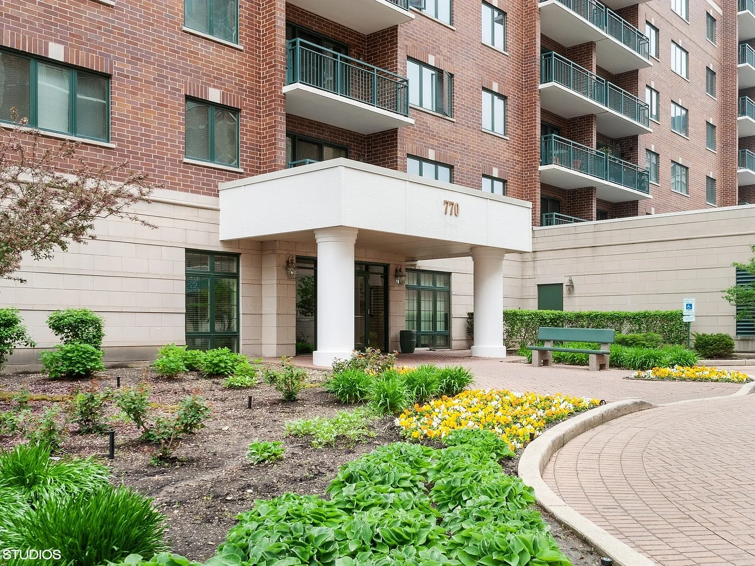 2 bed, 1500 sqft, $2,400 — Photo 3