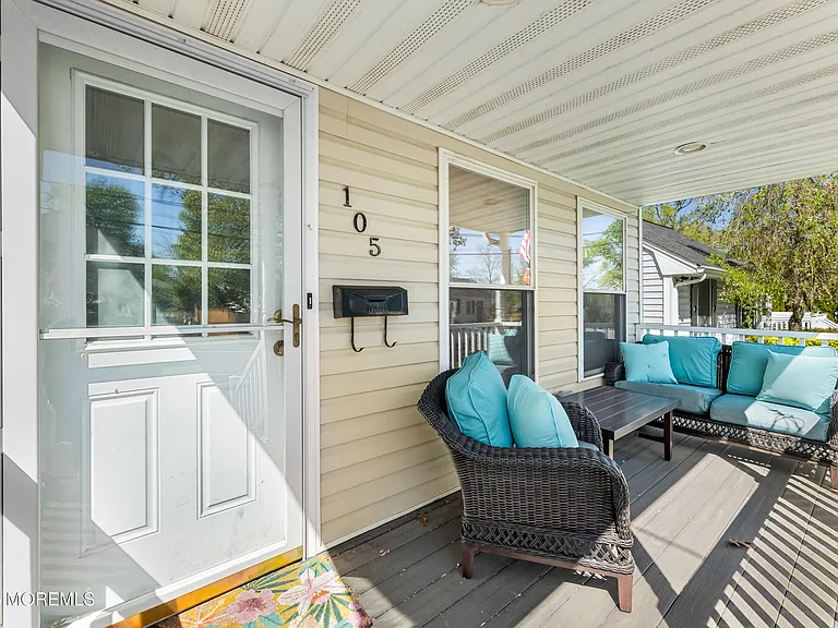105 Wayside Dr — Photo 5
