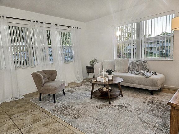 5th image of 263 Windsor L