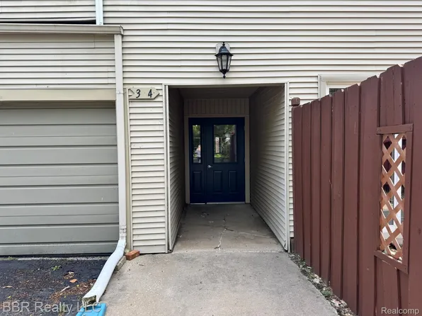 8337 Colony Dr APT 4, Grosse Ile, MI 48138