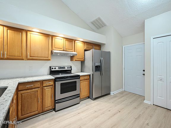 5th image of 8024 MARSEILLES Drive